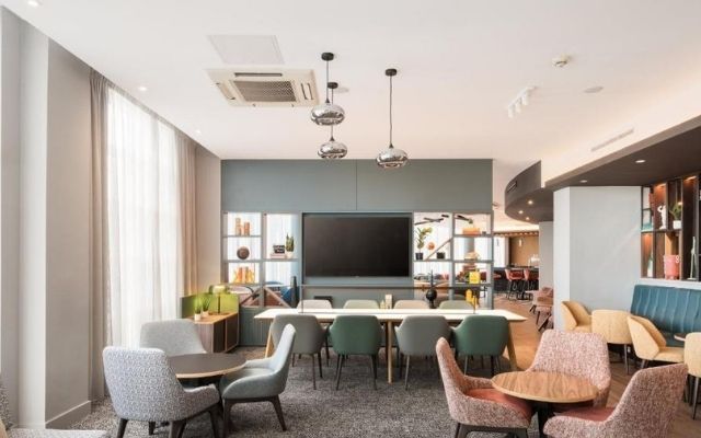 Lounge bar